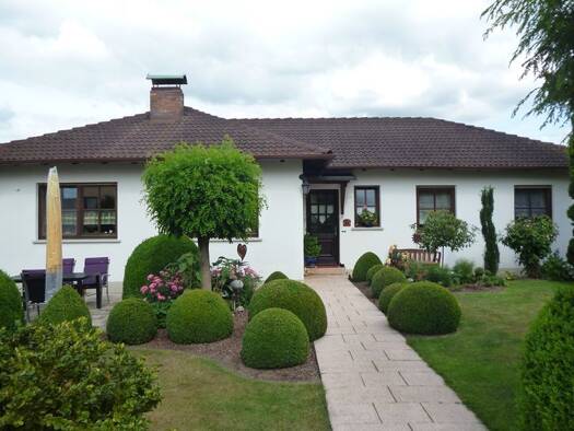 Einfamilienhaus zum Kauf 394.000 € 6 Zimmer 230 m² 871 m² Grundstück Gerach 96161