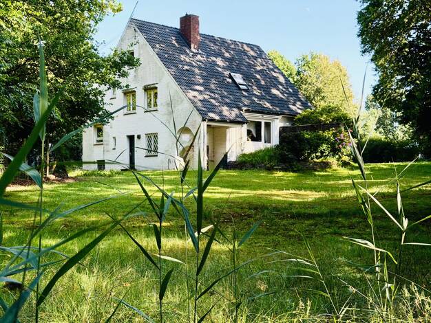 Einfamilienhaus zum Kauf 699.000 € 7 Zimmer 157 m² 4.984 m² Grundstück Wedel 22880