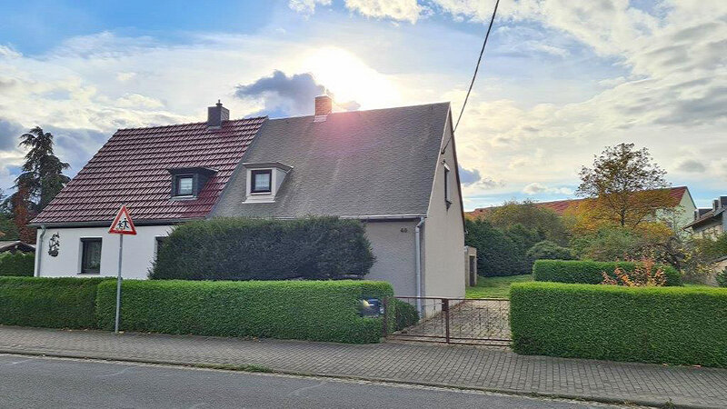 Doppelhaushälfte zum Kauf 70.000 € 3 Zimmer 80 m²<br/>Wohnfläche 770 m²<br/>Grundstück Merkwitzer Straße 49 Oschatz Oschatz 04758