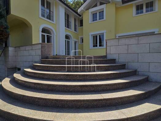 Einfamilienhaus zum Kauf 10 Zimmer 2.500 m² Grundstück Sarajevo 71000