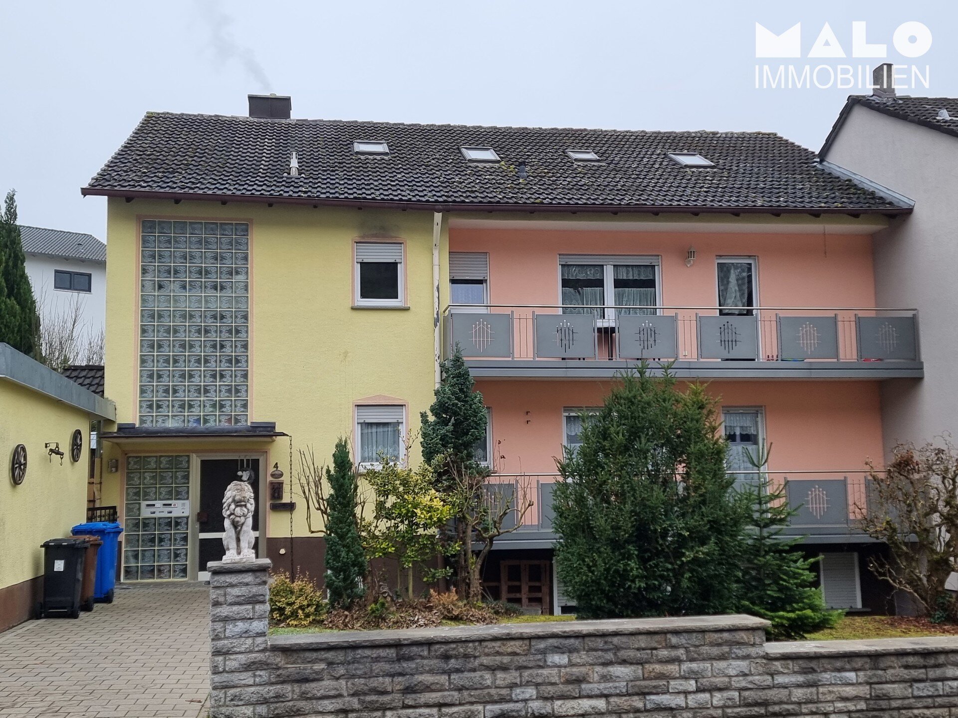 Mehrfamilienhaus zum Kauf 449.000 € 13 Zimmer 270 m²<br/>Wohnfläche 840 m²<br/>Grundstück Leinach 97274