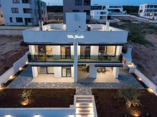 Haus zum Kauf 1.300.000 € 18 Zimmer 344 m² Sveti Filip i Jakov