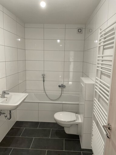 Wohnung zur Miete 840 € 4 Zimmer 99,2 m² 1. Geschoss frei ab sofort Irlich Neuwied 56567