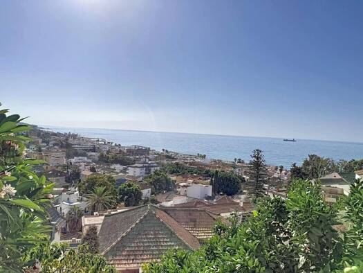 Villa zum Kauf 855.000 € 7 Zimmer 388 m² 645 m² Grundstück Málaga 29017