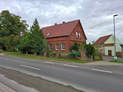 Bauernhaus zum Kauf 54.900 € 7 Zimmer 160 m² 577 m² Grundstück Altenhäuser Straße (Ivenrode) 18 Ivenrode Altenhausen 39343