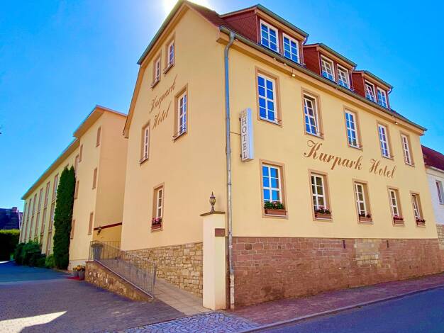 Hotel zum Kauf 1.200.000 € 31 Zimmer 300 m² Gastrofläche 1.306 m² Grundstück Bad Lauchstädt 06246