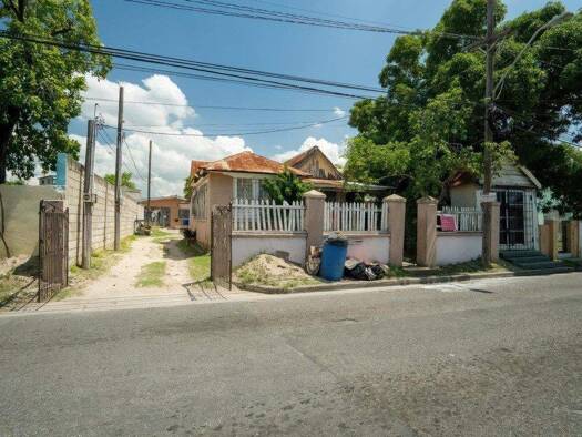 Haus zum Kauf 25.000.000 € 464 m² 1.335 m² Grundstück Spanish Town