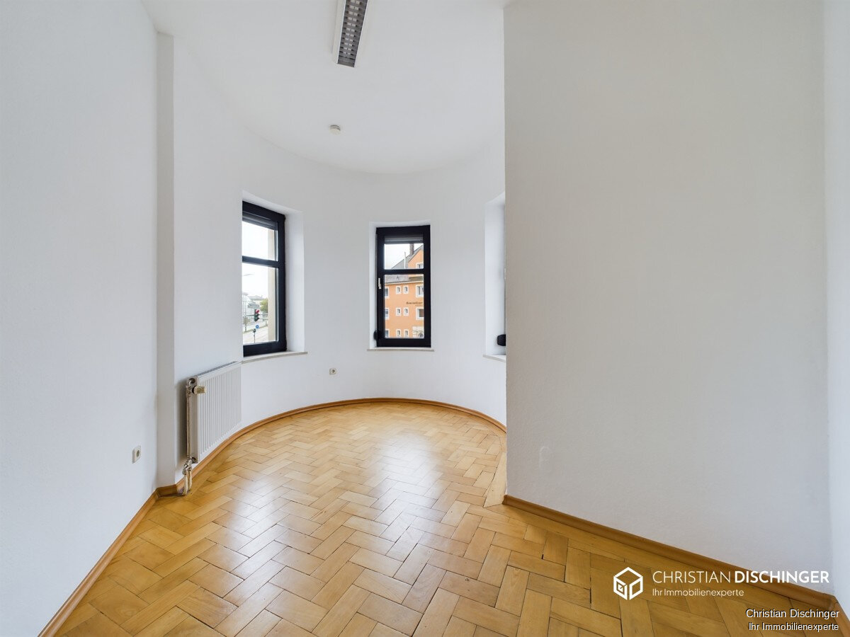 Mehrfamilienhaus zum Kauf als Kapitalanlage geeignet 17 Zimmer 462 m²<br/>Wohnfläche 360 m²<br/>Grundstück Ostpark Regensburg 93053