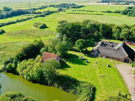 Haus zum Kauf 3.490.000 € 20 Zimmer 16.927 m² Grundstück frei ab sofort Tating 25881