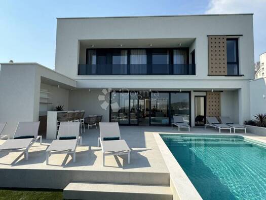 Haus zum Kauf 2.000.000 € 6 Zimmer 360 m² Zrnovnica, Split - Okolica Zrnovnica