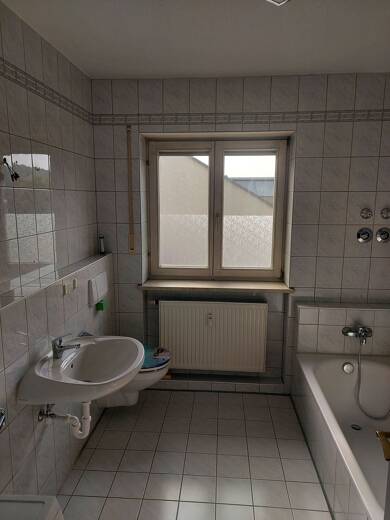 Wohnung zur Miete 900 € 3 Zimmer 88 m² Geschoss 2/3 frei ab sofort Mühldorfer Straße 6 Winhöring Winhöring 84543