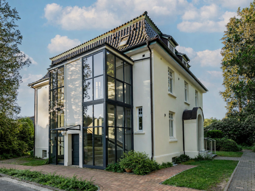 Haus zur Miete 2.700 € 4,5 Zimmer 161,2 m² 1.534 m² Grundstück frei ab 01.04.2026 Reinbek 21465