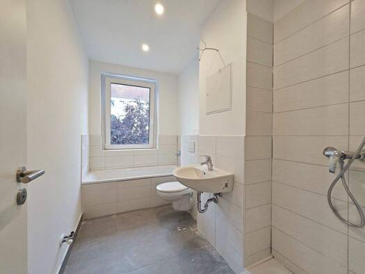 Wohnung zur Miete 477 € 3 Zimmer 71,1 m² 1. Geschoss Straße des Friedens 42 Merseburg 06217