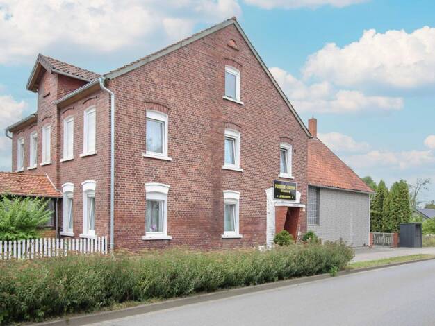 Mehrfamilienhaus zum Kauf als Kapitalanlage geeignet 475.000 € 11 Zimmer 303,2 m² 808 m² Grundstück Wellentrup Blomberg 32825