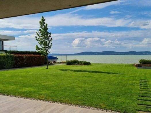 Haus zum Kauf provisionsfrei als Kapitalanlage geeignet 4.000.000 € 16 Zimmer 650 m² 1.600 m² Grundstück Balatonboglár 8360