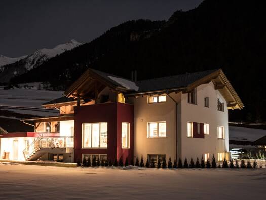 Haus zum Kauf 1.350.000 € 16 Zimmer 313 m² 630 m² Grundstück Pettneu am Arlberg 6574