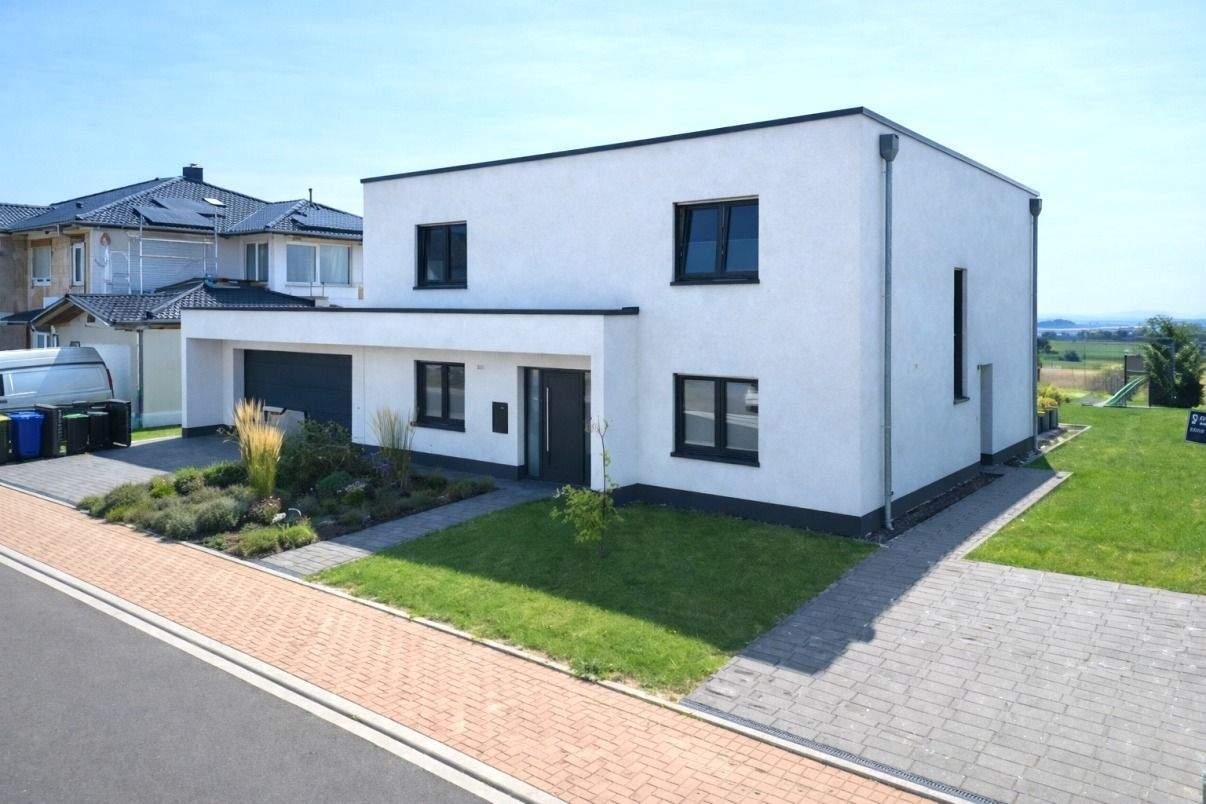 Immobilie in Niedenstein - Neuwertiges Ein- bis  Zwei-Familienhaus in sonniger Feldrandlage mit traumhaftem Ausblick - Bild 0