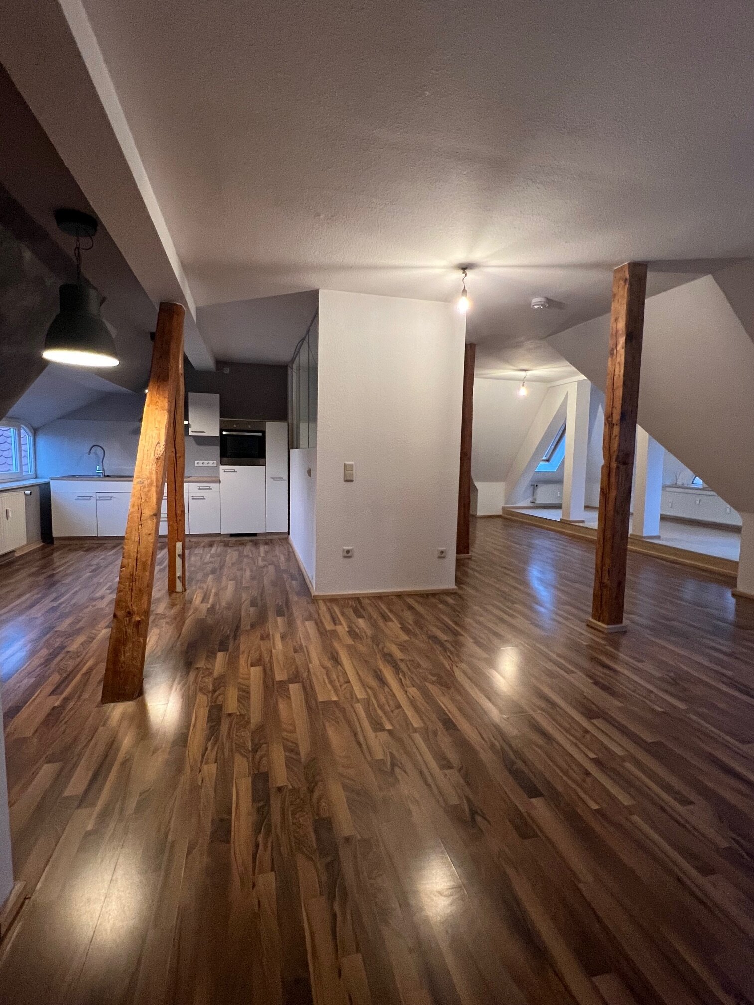 Studio zur Miete 600 € 4 Zimmer 100 m²<br/>Wohnfläche 2.<br/>Geschoss ab sofort<br/>Verfügbarkeit Geschwister-Scholl-Str. 12 Hildburghausen Hildburghausen 98646