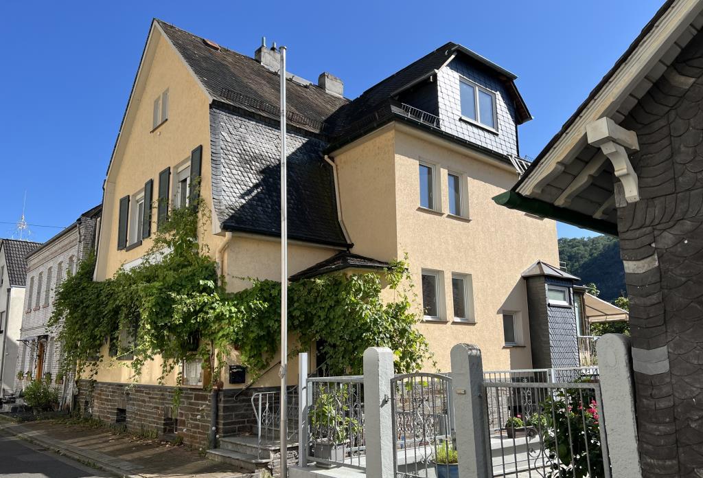 Mehrfamilienhaus zum Kauf 295.000 € 6 Zimmer 125 m²<br/>Wohnfläche 406 m²<br/>Grundstück ab sofort<br/>Verfügbarkeit Kaub 56349