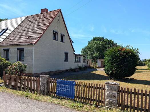 Doppelhaushälfte zum Kauf 168.000 € 4 Zimmer 85 m² 1.042 m² Grundstück frei ab sofort Lutherstadt Wittenberg 06886