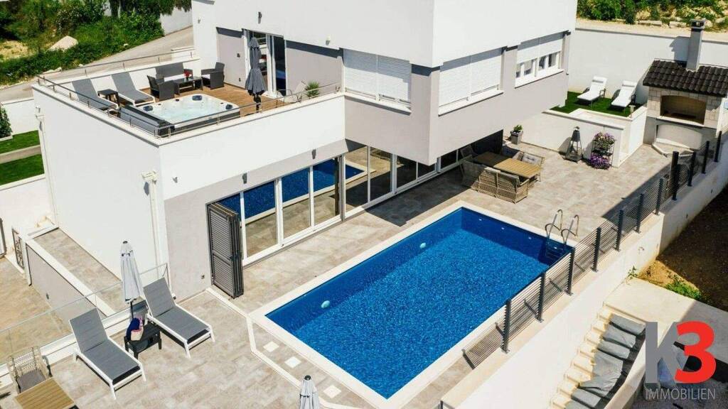 Haus zum Kauf 1.350.000 € 4 Zimmer 220 m² 250 m² Grundstück Podstrana 0