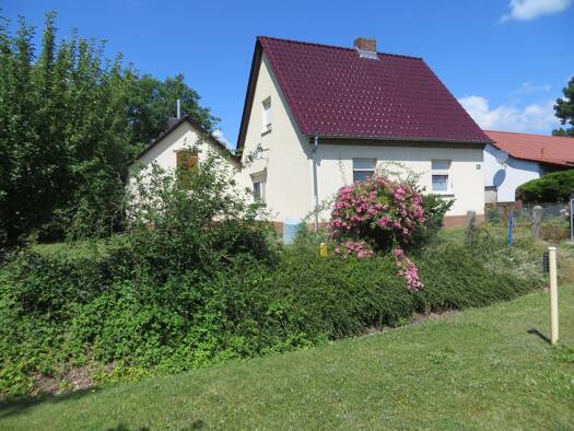 Haus zum Kauf 165.000 € 3 Zimmer 95 m² 1.827 m² Grundstück Leuthen Drebkau 03116