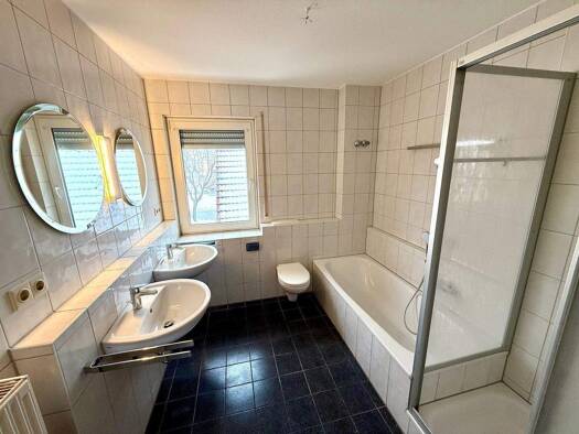 Reihenmittelhaus zur Miete 1.470 € 6 Zimmer 135 m² 122 m² Grundstück frei ab sofort Neumarkter Str. 52 Freystadt 92342