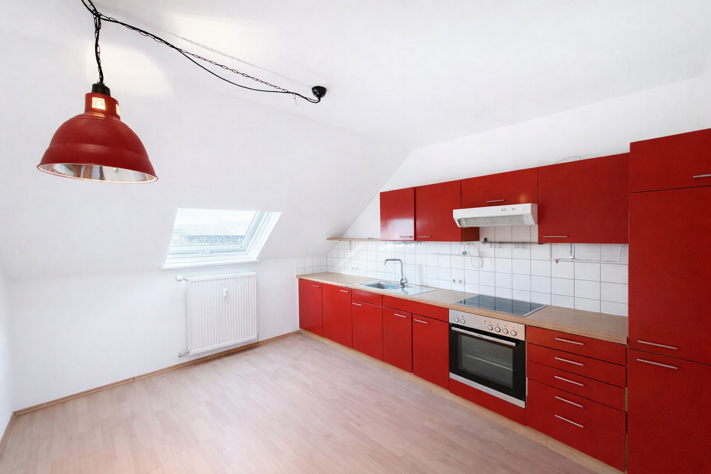 Immobilie in Kürnach - Charmante Dachgeschosswohnung mit 66 m² – ideal für Singles oder Paare - Bild 1