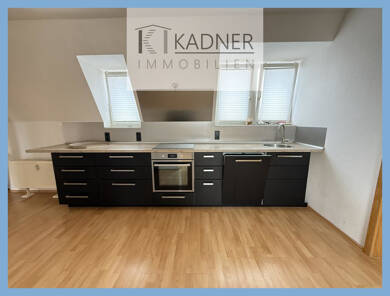 Wohnung zur Miete 245 € 1 Zimmer 59 m² Dachgeschoss, 5. Geschoss frei ab sofort Siegener Str. 13 Neundorfer Vorstadt Plauen 08523