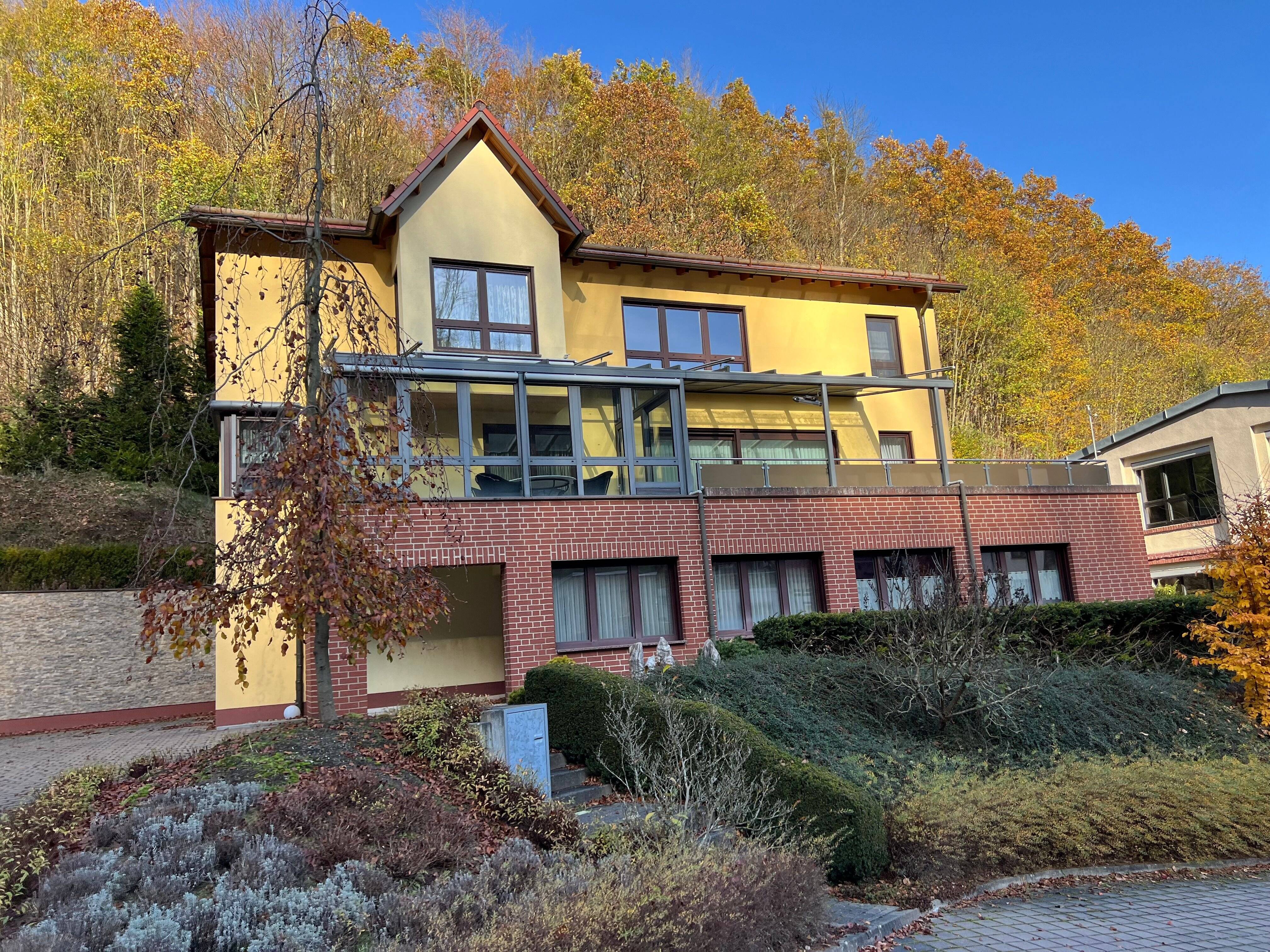 luxuriöses Einfamilienhaus mit 400 qm Wohn- und Nutzfläche - komplett barrierefrei / neuwertig - Fahrstuhl über alle Etagen – Ruhla – Vorschaubild 3