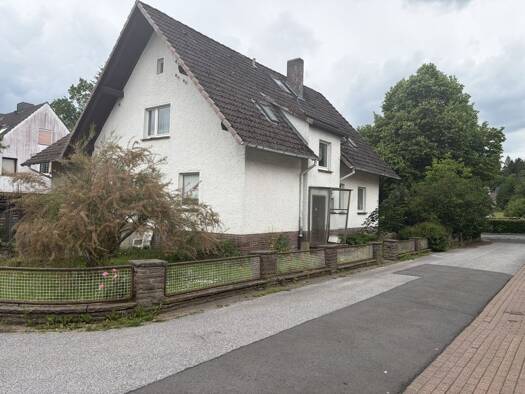 Mehrfamilienhaus zum Kauf provisionsfrei 138.000 € 8 Zimmer 242 m² 932 m² Grundstück Neuhaus Holzminden 37603