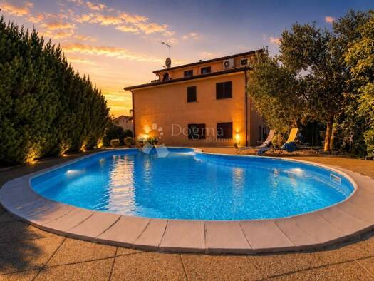 Wohnung zum Kauf 255.000 € 4 Zimmer 67 m² 1. Geschoss Novigrad Novigrad