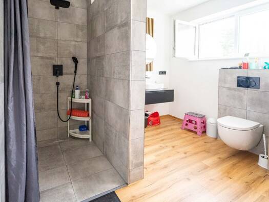 Wohnung zur Miete 880 € 2,5 Zimmer 80 m² Laichingen 89150