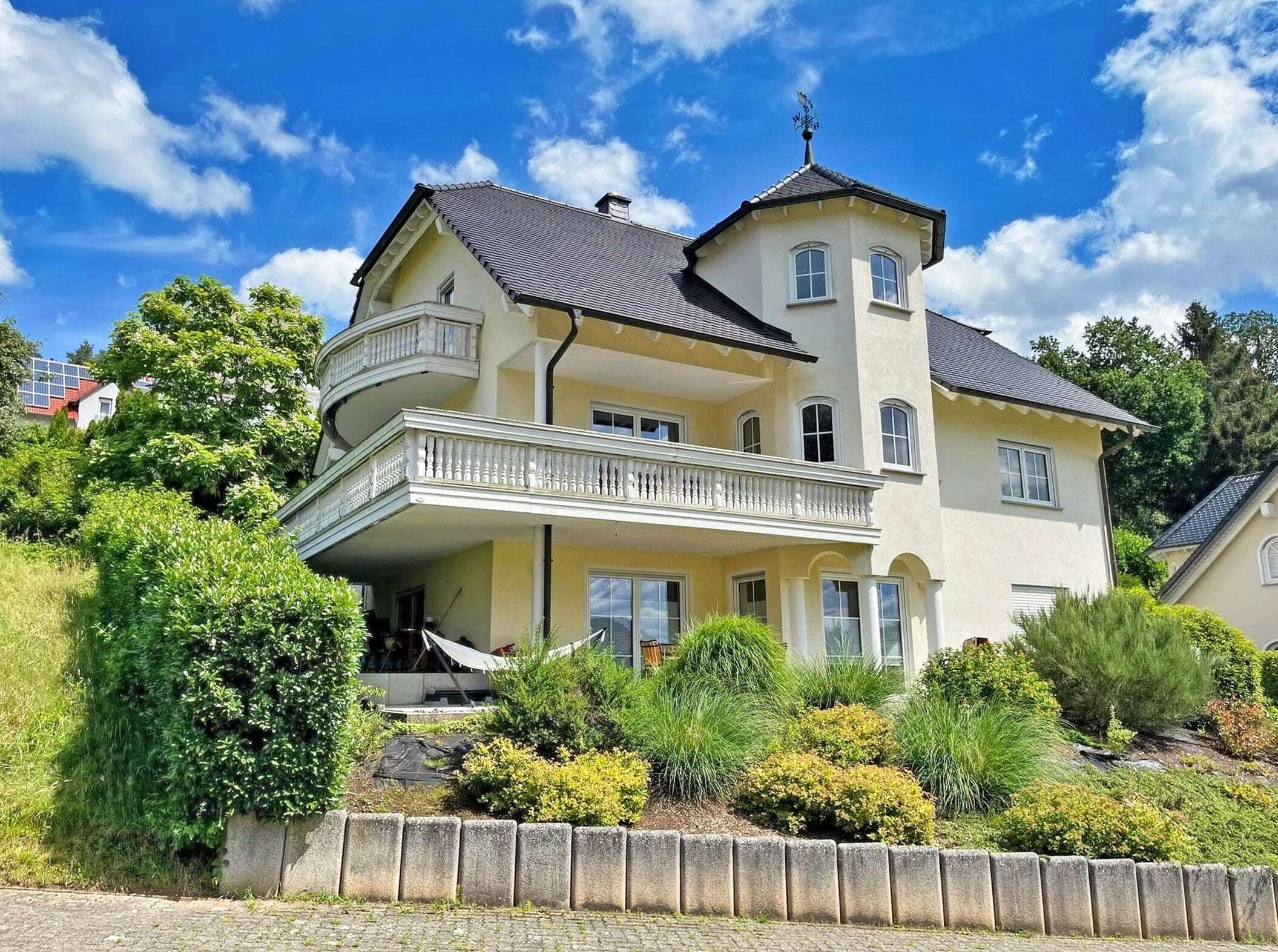 Mehrfamilienhaus zum Kauf 769.000 € 11 Zimmer 284 m²<br/>Wohnfläche 605 m²<br/>Grundstück ab sofort<br/>Verfügbarkeit Waldaschaff 63857