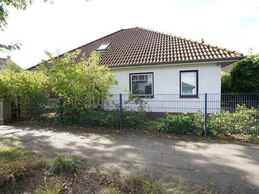 Einfamilienhaus zur Miete 1.075 € 3 Zimmer 96 m² 438 m² Grundstück frei ab 01.06.2026 Rotenburg Rotenburg (Wümme) 27356