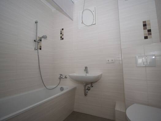 Wohnung zur Miete 355 € 2,5 Zimmer 57,2 m² 3. Geschoss Heinestraße 5 Syrau Rosenbach/Vogtland 08548