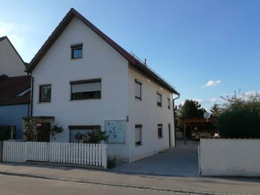 Reihenhaus zur Miete 1.870 € 6 Zimmer 156 m² 218 m² Grundstück frei ab 01.12.2025 Krautaustraße 12 Dingolfing 84130