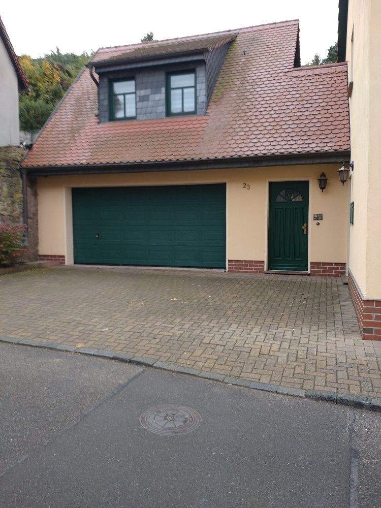 Immobilie in Wettin-Löbejün - Burgnähe in Wettin: Komfortables Einfamilienhaus mit Einliegerwohnung, Garage und Pool - Bild 2