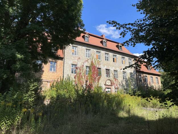 Schloss zum Kauf als Kapitalanlage geeignet 2.200.000 € 2.770 m² 13.000 m² Grundstück Zedtlitz Borna 04552