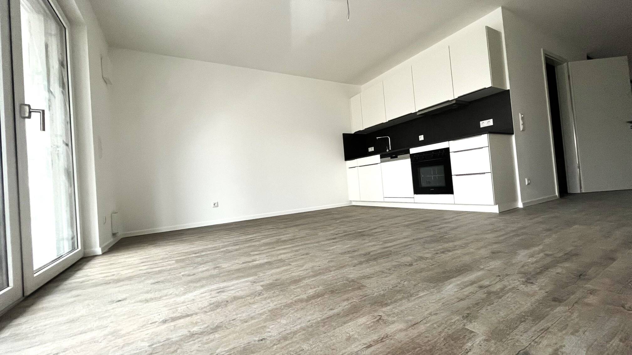Neubau-Mietwohnungen in 93133 Burglengenfeld "Spitalgärten", teilmöbliert mit Südwest-Terrasse und privatem Garten – Dr.-Kurt-Schumacher-Straße 13a, 93133 Burglengenfeld – Vorschaubild 14