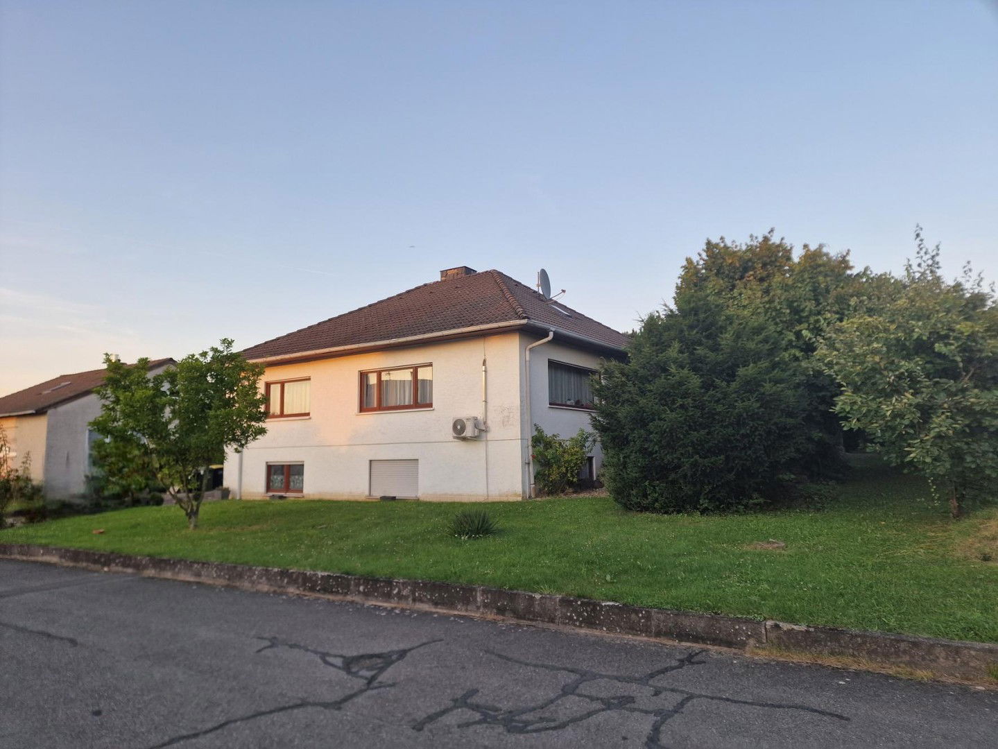 Bungalow zum Kauf provisionsfrei 350.000 € 5 Zimmer 180 m²<br/>Wohnfläche 800 m²<br/>Grundstück Breuna Breuna 34479