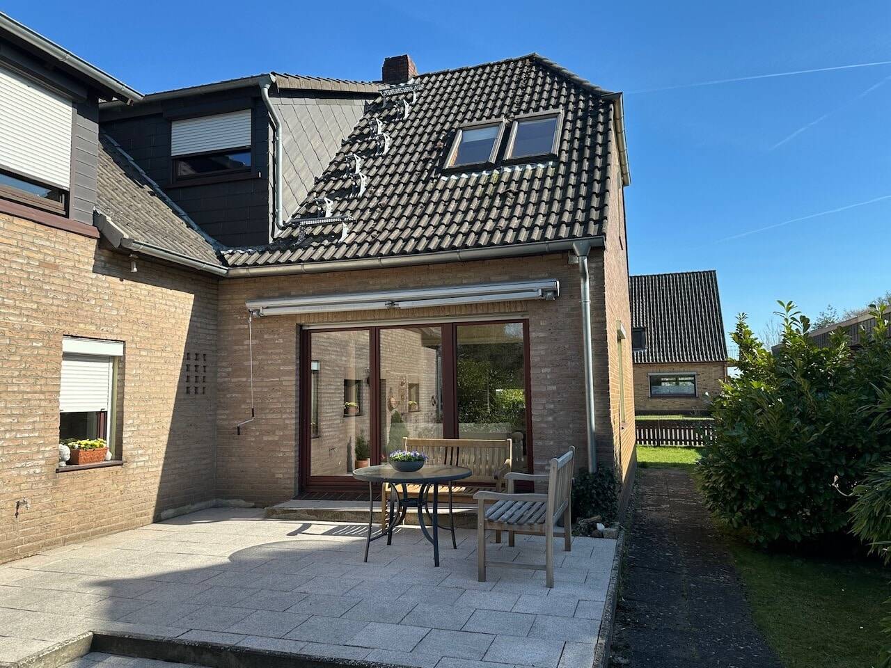 Immobilie in Weyhe - +++Modernisiert, sehr großzügig, in sehr guter Lage mit Traumgrundstück+++ - Bild 3