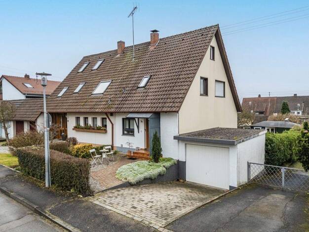Doppelhaushälfte zum Kauf 365.000 € 3,5 Zimmer 290 m² Grundstück frei ab sofort Hilzingen 78247
