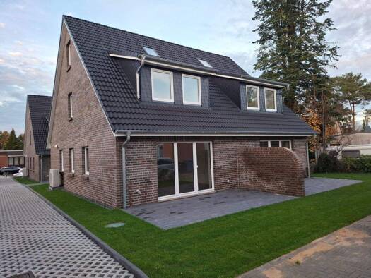 Doppelhaushälfte zur Miete 1.990 € 5 Zimmer 127 m² 204 m² Grundstück frei ab sofort Quickborn 25451