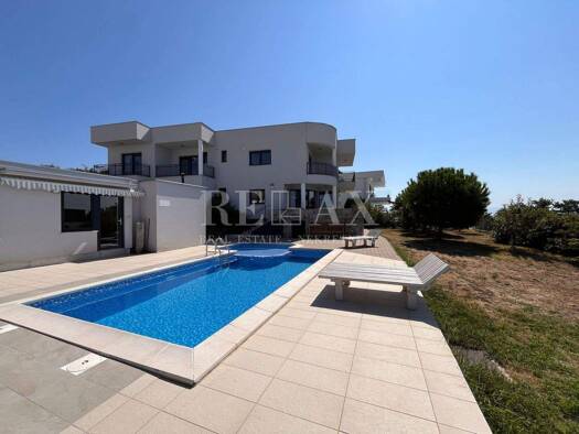 Einfamilienhaus zum Kauf 1.150.000 € 12 Zimmer 1.013 m² Grundstück Crikvenica 51260