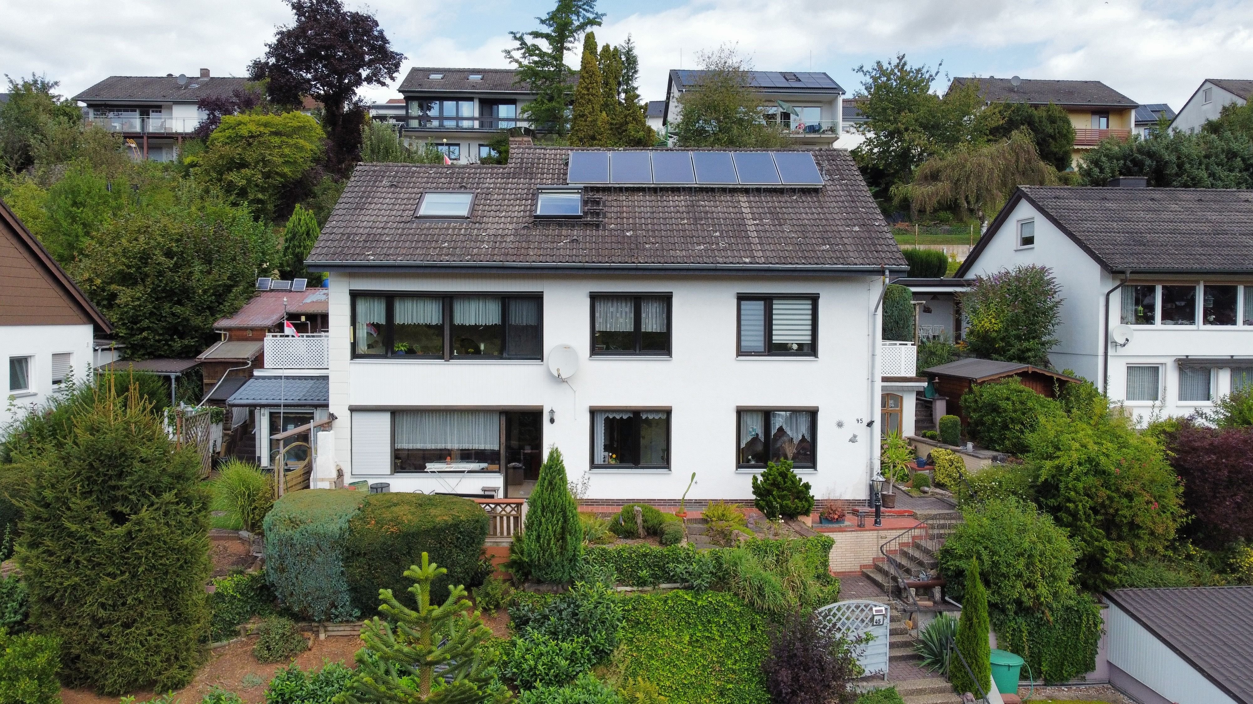 Mehrfamilienhaus zum Kauf 349.000 € 9 Zimmer 185 m²<br/>Wohnfläche 892 m²<br/>Grundstück Bad Hersfeld Bad Hersfeld 36251