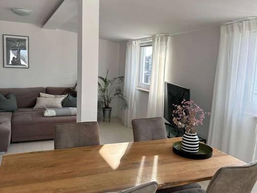 Wohnung zur Miete 700 € 3 Zimmer 75 m² Geschoss 3/3 frei ab 01.09.2025 Odenwaldstraße 37 Niederrad Frankfurt am Main 60528