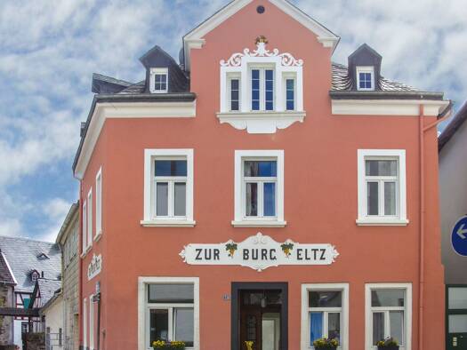 Immobilie zum Kauf provisionsfrei 349.800 € 8 Zimmer 200 m² 161 m² Grundstück frei ab sofort Münstermaifeld Münstermaifeld 56294