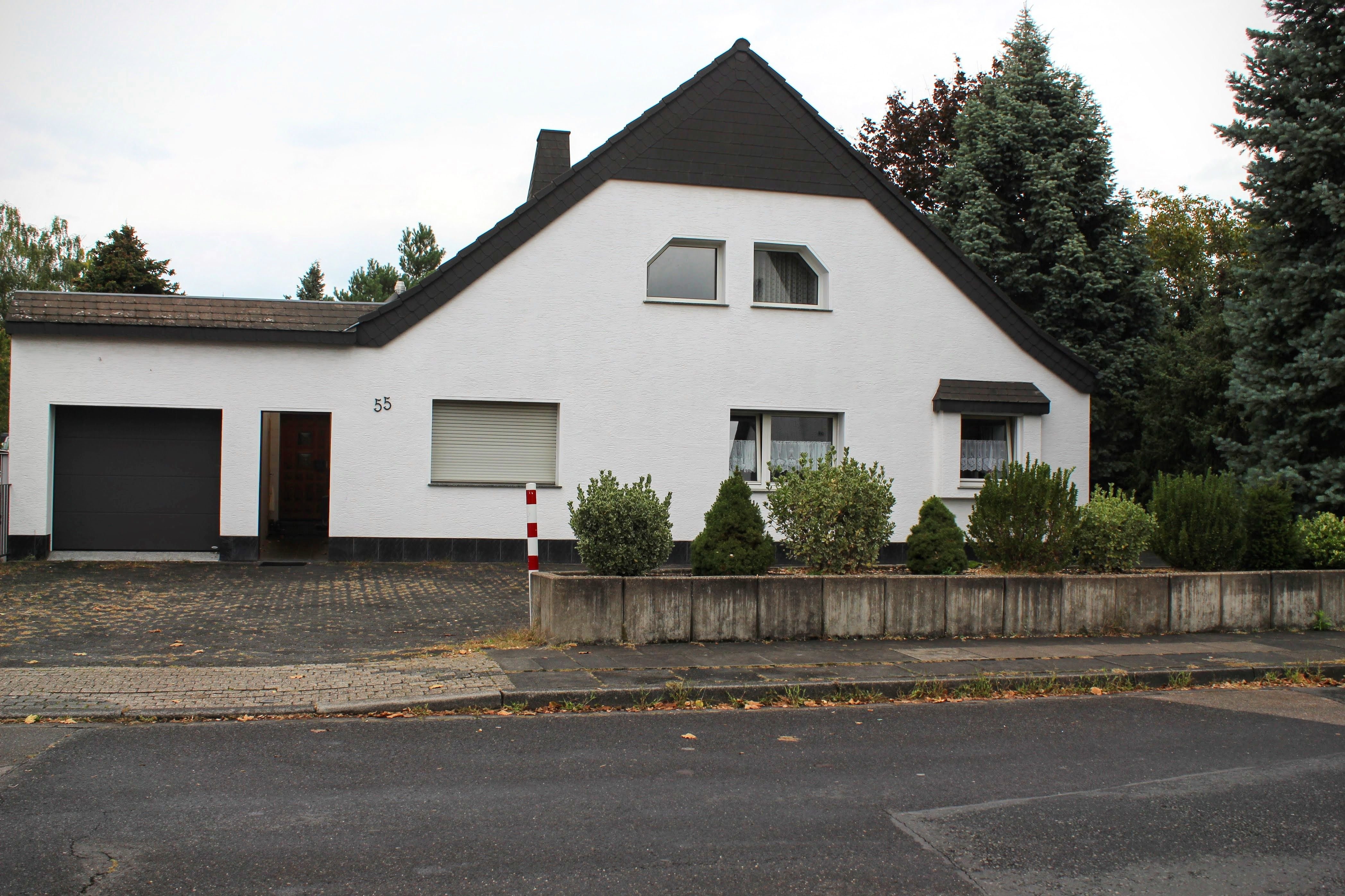 Mehrfamilienhaus zum Kauf provisionsfrei 669.000 € 230 m²<br/>Wohnfläche 970 m²<br/>Grundstück Bahnstraße 55 Friedrich-Wilhelms-Hütte Troisdorf 53840