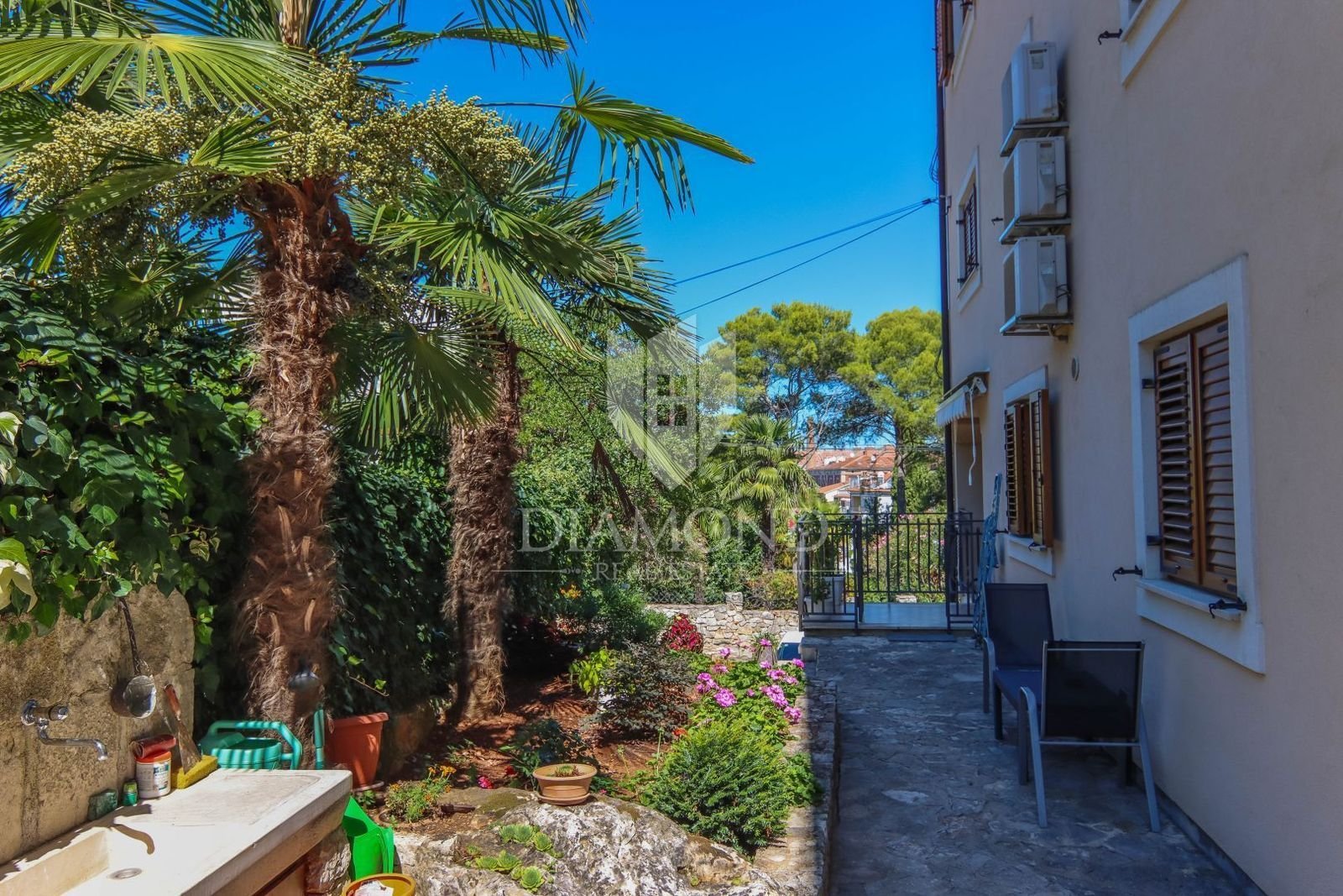 Haus zum Kauf 15 Zimmer 581 m²<br/>Wohnfläche 386 m²<br/>Grundstück Rovinj center 52210